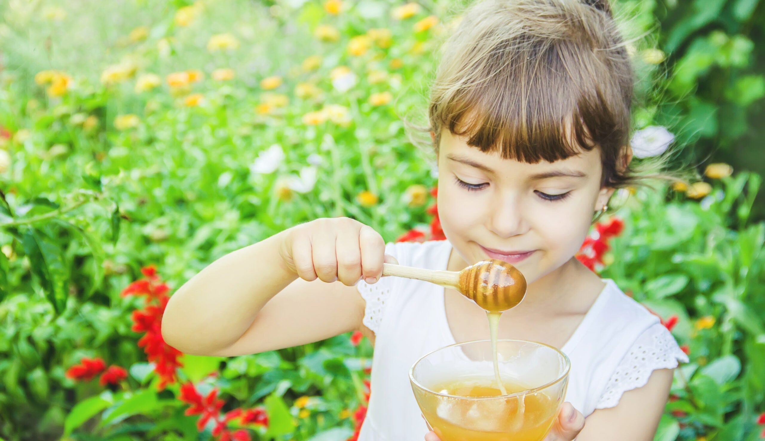 Why Kids Should Eat Honey (And When They Shouldn’t)