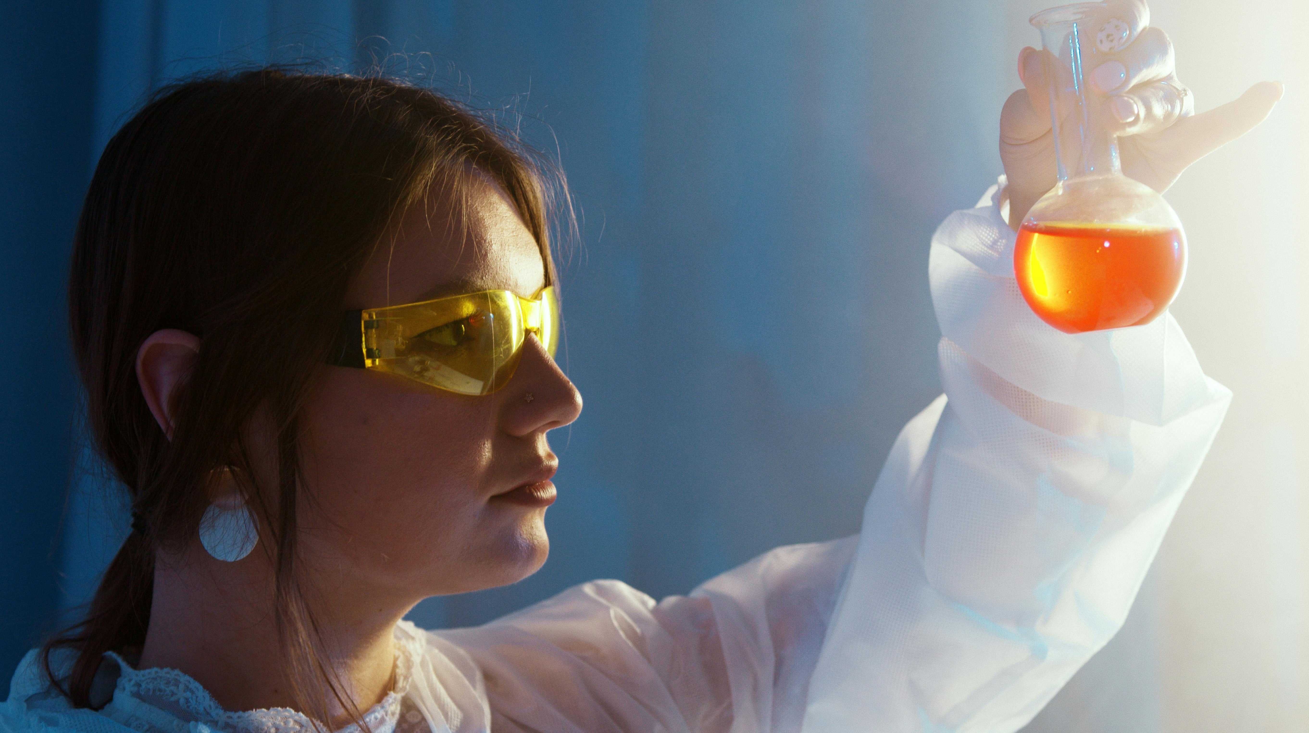 The Chemistry of Honey: Why It’s the Only Food That Never Spoils